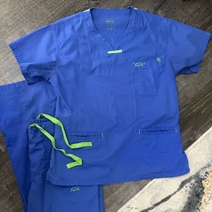 Iguana Med brand scrub set
